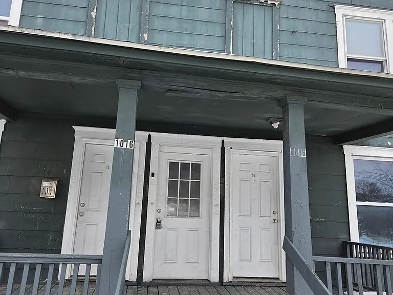 1014-1016 Hawley Ave — Photo 11