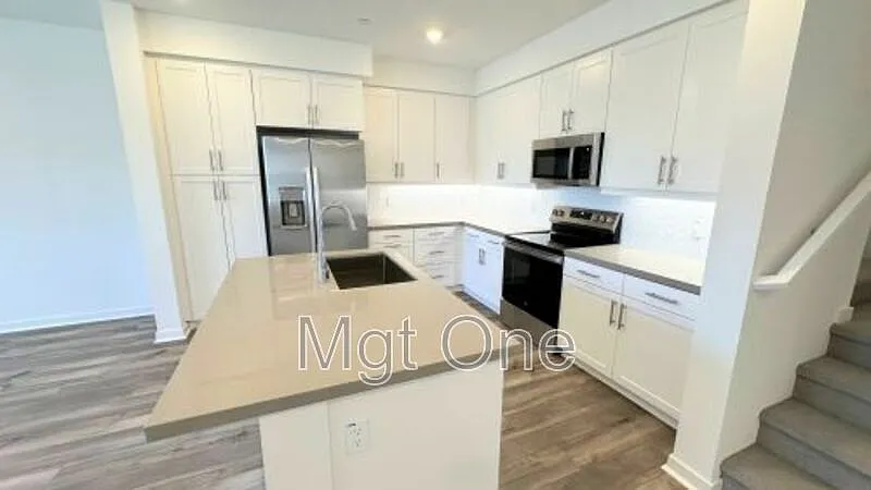 2 bed, 2.5 bath, 1300 sqft, $2,895 — Photo 2