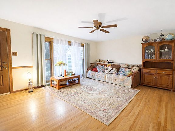 2nd image of 1003 Balsam Ln