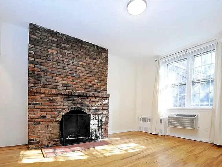 244 W 20th St #1R — Photo 2