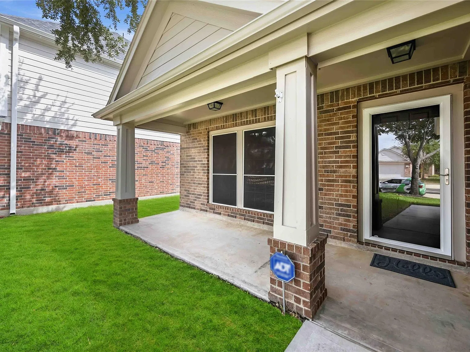 3 bed, 2.0 bath, 1758 sqft, $2,050 — Photo 4