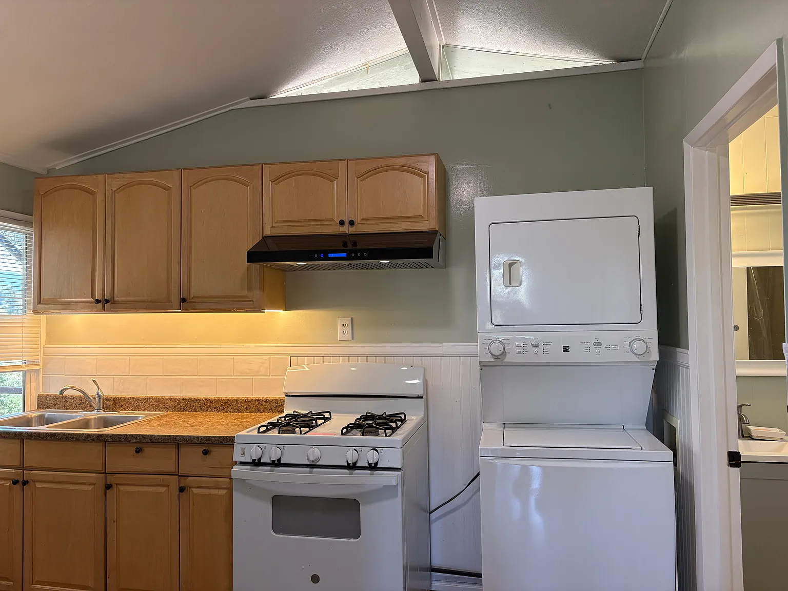 14222 Chester Ave — Photo 2
