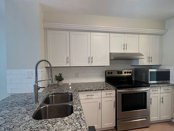 4th image of 3302 W Wyoming Cir