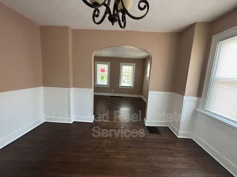 229 Bellaire Ave — Photo 11