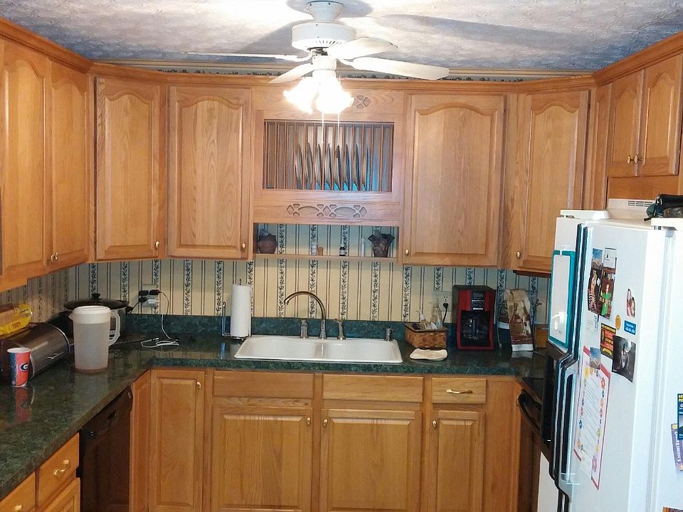 Eat-in Kitchen