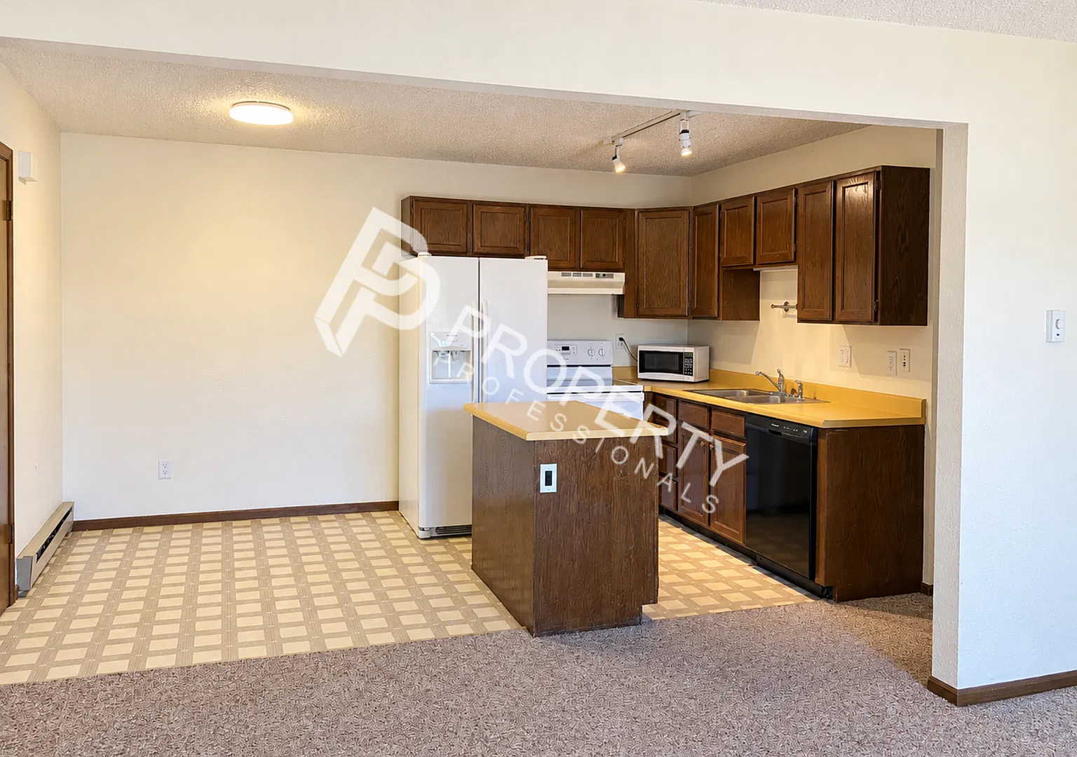 2 Bedroom Condominium in Rifle — Photo 3