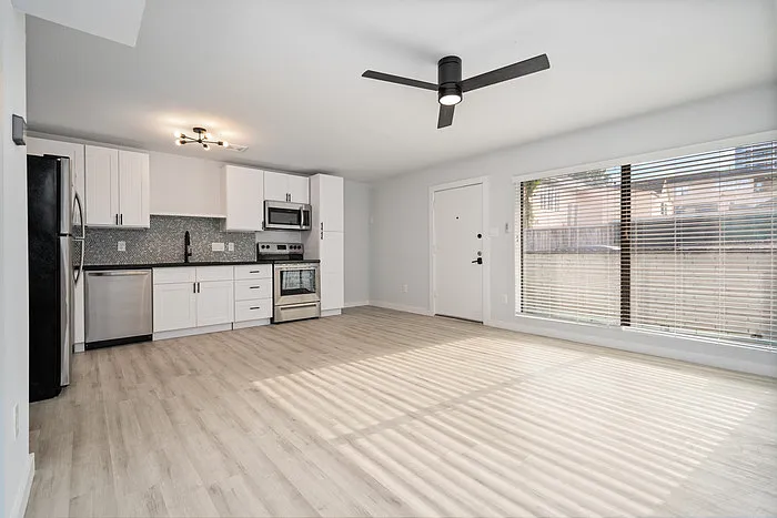 Building Photo - 606 Harold St #1