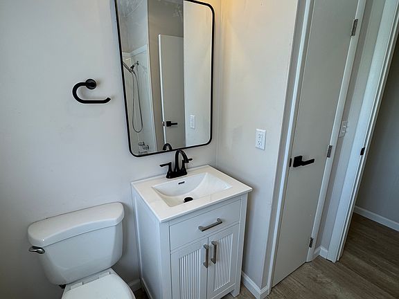 3rd image of 1836 Valley Dr