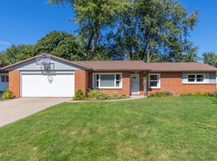 554 Meade Dr, Lansing, MI 48917