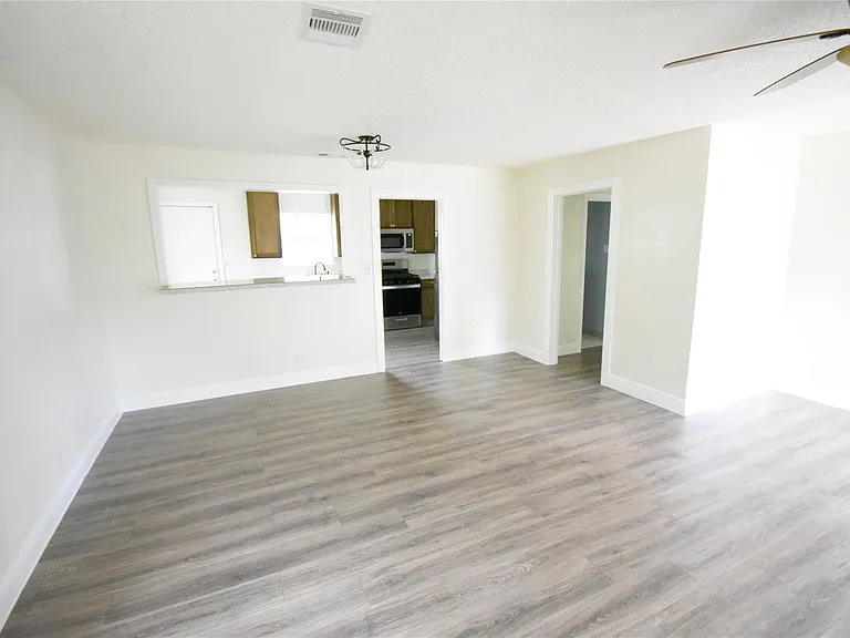 6229 Clover Ridge St — Photo 11