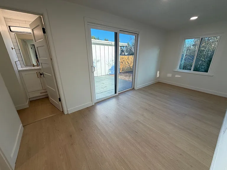 1045 Oakway Rd — Photo 24