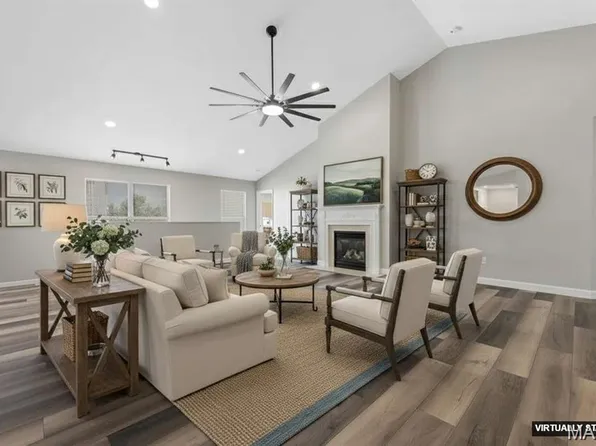 153 Henderson Dr, Wentzville, MO 63385