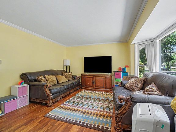5th image of 5641 Meredith St