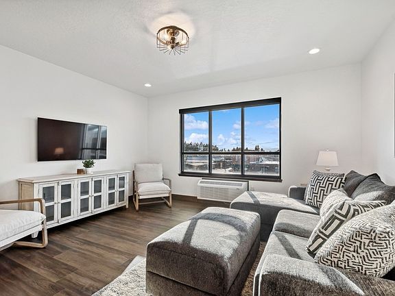 4th image of 540 Nucleus Ave #304