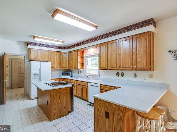 3rd image of 12700 Banner Plantation Dr
