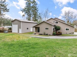 380 Ledgewood Beach Dr, Coupeville, WA 98239