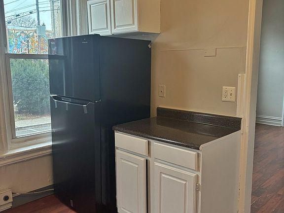 3rd image of 624 Chew St