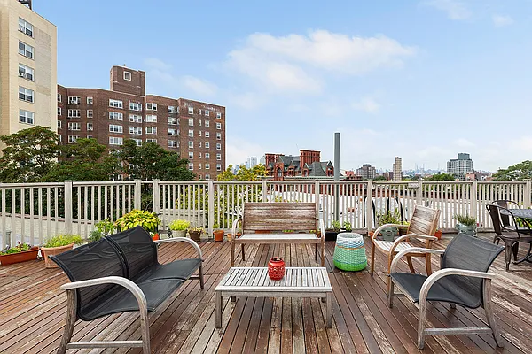 Sold by Compass | media 7
