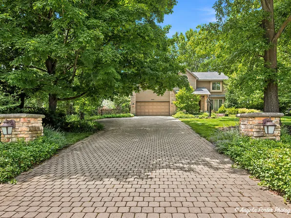 8919 Tahoe Ln, Spring Grove, IL 60081