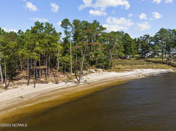 18 Sandy Bay Drive E, Oriental, NC 28571