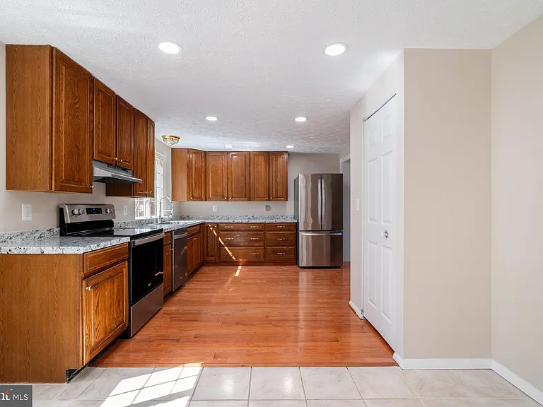 1103 Burwick Dr — Photo 33