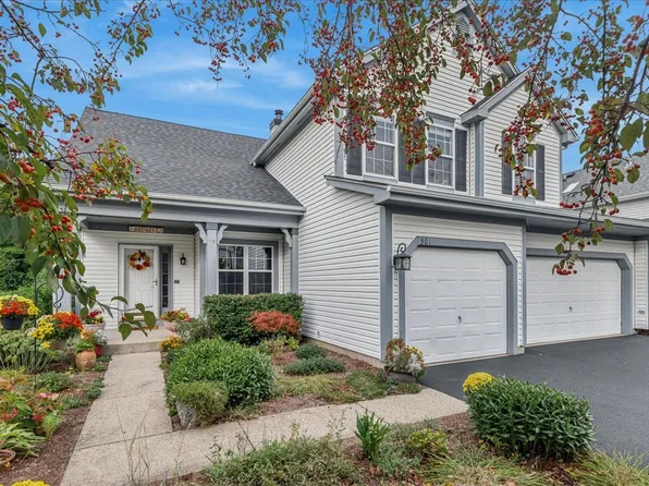 301 Gatewood Ln, Grayslake, IL 60030