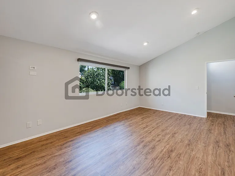 288 S Marengo Ave — Photo 10