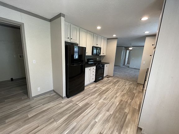 5th image of 57400 Bedford Blvd #118