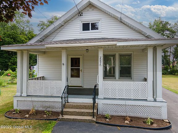 3rd image of 2094 Oaklawn Ave