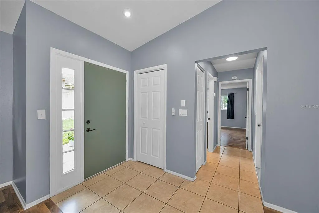 3 bed, 2.0 bath, 1274 sqft, $2,500 — Photo 2