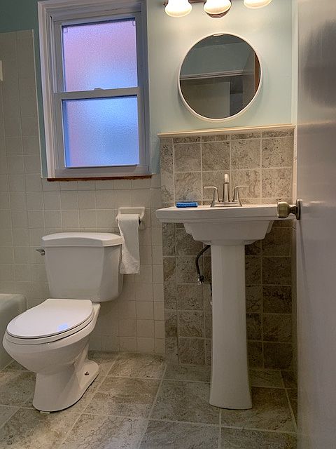 2ND FLOOR VIEW OF UPSTAIRS BATHROOM WITH TOILET, PEDESTAL SINK & TUB WITH SHOWER.