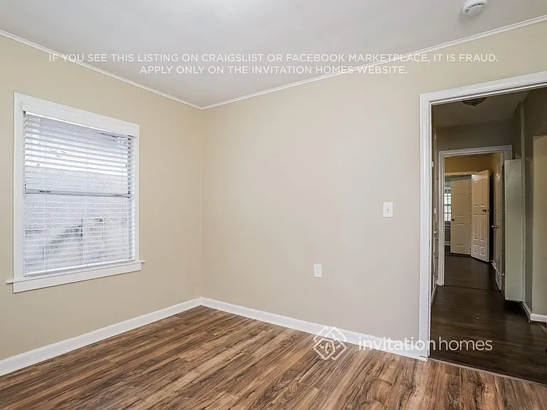 10018 Silverton Ave — Photo 12