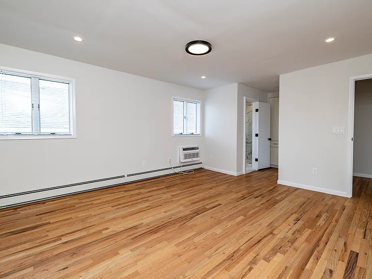 580 E Pine St — Photo 25