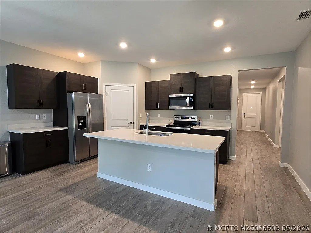 4 bed, 2.0 bath, 1811 sqft, $3,700 — Photo 1