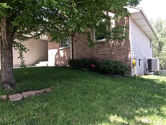 3rd image of 818 Malcolm Ct