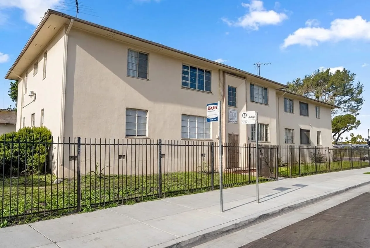 1 bed, 400 sqft, $1,595 — Photo 2
