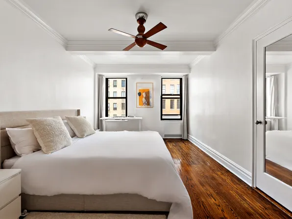 161 West 16th Street image 3 of 10