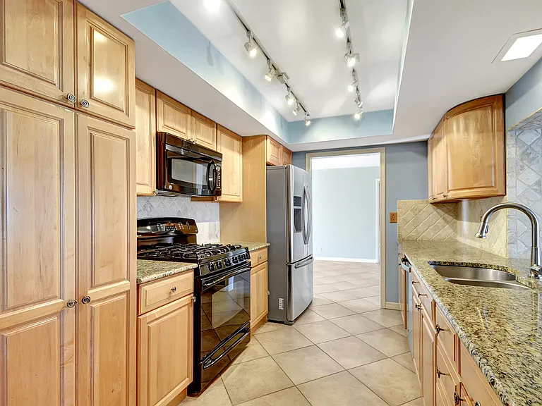 W Terrace Dr — Photo 49