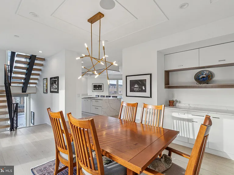 527 Brown St — Photo 15
