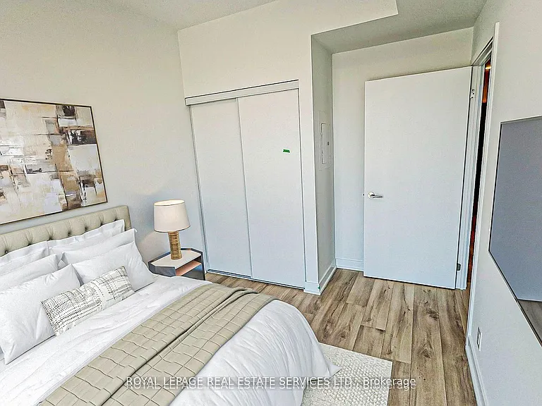 1660 Bloor St W #401 — Photo 10