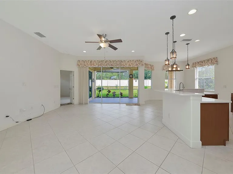 6841 74th Street Cir E — Photo 4