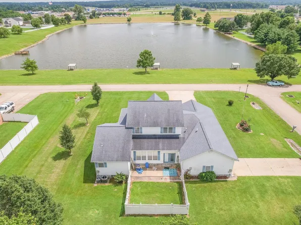 2204 Stonebrook, Dexter, MO 63841