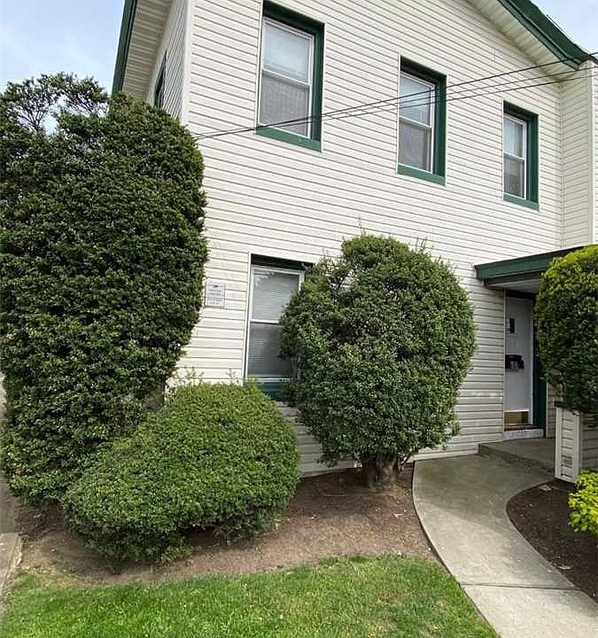 1st image of 32 Forest Ave Floor 2
