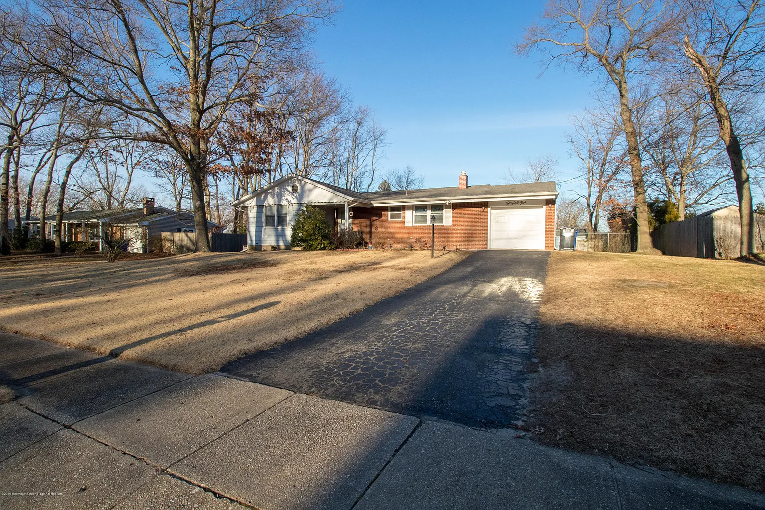 1044 Lucy Ln photo 1