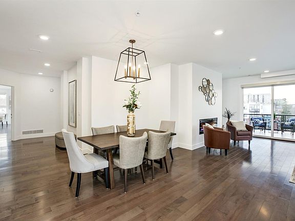 4th image of 218 W Kingsley St Unit 501