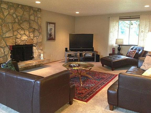 4th image of 4510 Village Dr SE