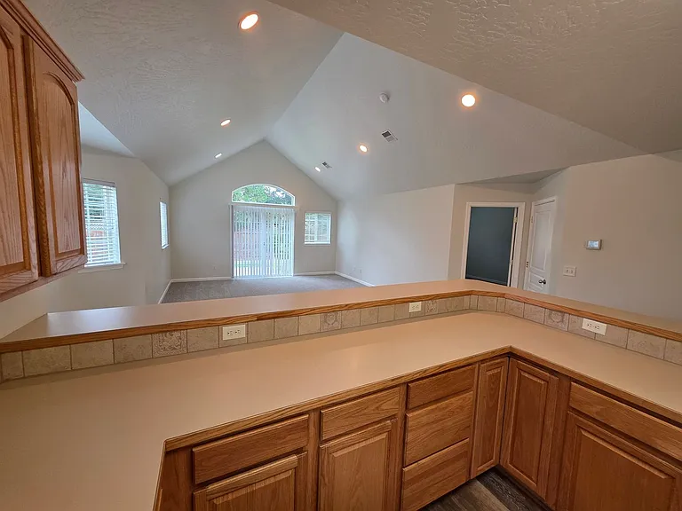 2940 Matt Dr — Photo 4