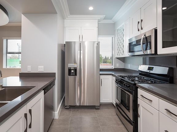 5th image of 1350 Roxbury Dr APT 207