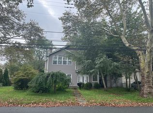 93 Lake Shore Dr, Lake Hiawatha, NJ