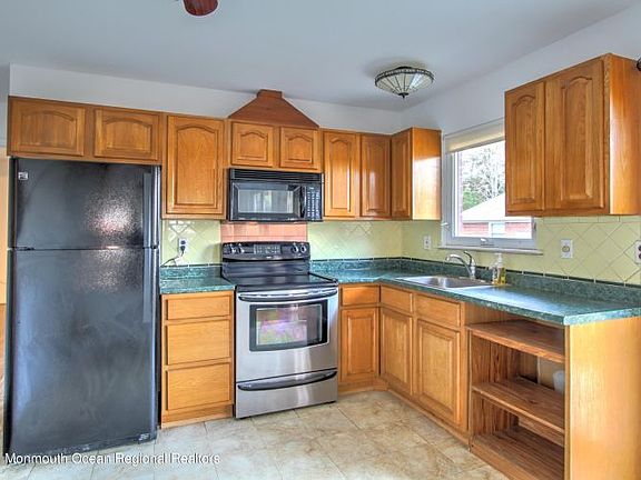 2nd image of 382B Fairway Ln